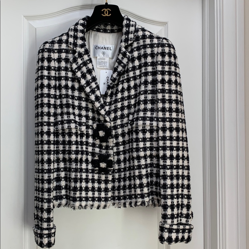 CHANEL 🖤 06A Cropped Houndstooth Fantasy Tweed Fringe Boucle Black Jacket Blazer